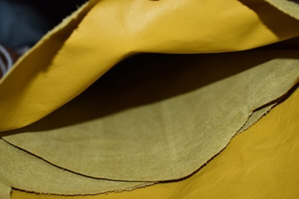 Vaqueta Vestuário Cor Amarelo Ouro